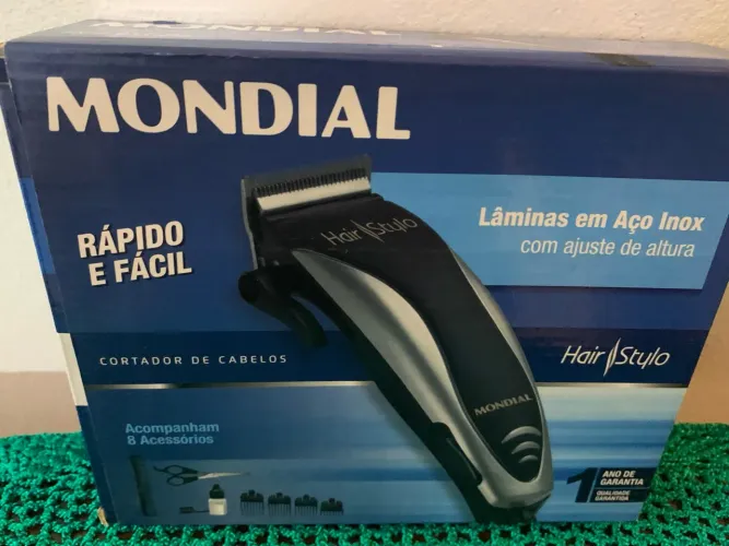 Cortador de cabelos na caixa.