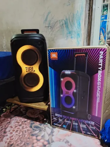 VENDO, CAIXA JBL ( COM 2 BATERIAS + TRIPÉ)