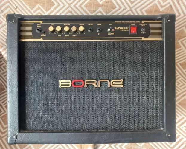 Amplificador de guitarra Borne Vorax 12100