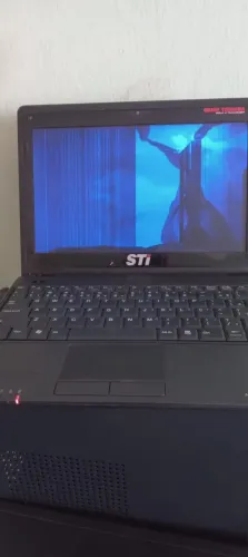 Net book sti IS 1093 G INFINIT COM DEFEITO NA TELA SEM HD SEM CARREGADOR