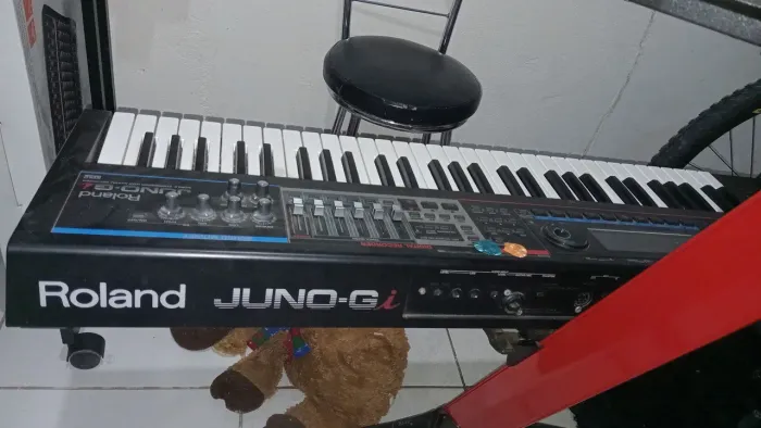 Teclado Roland Juno-Gi