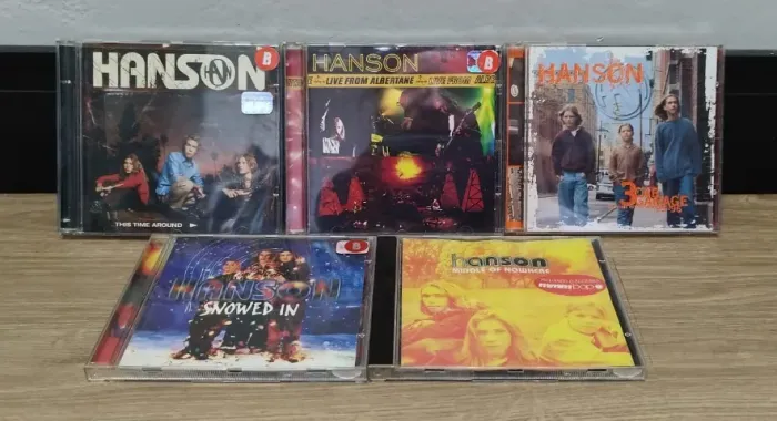 Coleção de CDs banda Hanson