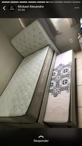 Cama solteiro com base auxiliar e cabeceira