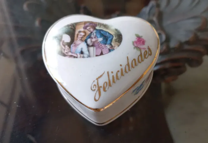 Porta-joias em porcelana Coração vintage