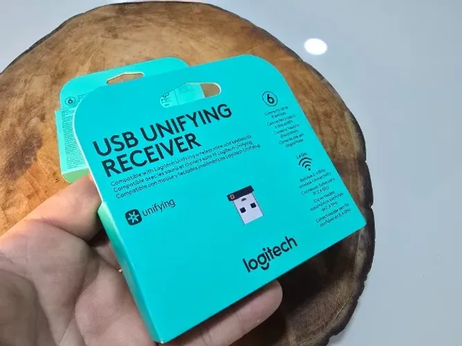 Receptor Logitech USB Unifying Receiver de até 6 modos e teclado de backup Preto