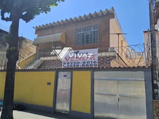 Duas Excelentes Casas Frente de rua na Abolição, 5 Quartos, Entrada comum com Garagem.