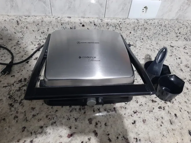 Sanduicheira/Grill Cadence Premier