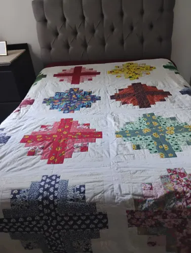 Colcha de patchwork artesanal de casal