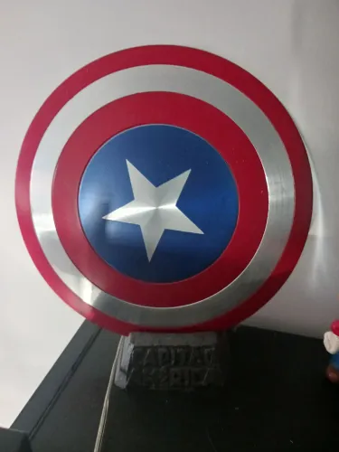 Action figure escudo capitão america