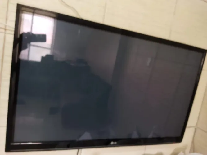 Vende tv 43 pl.,td perfeita, nunca foi consertada,pouco uso, única dona.