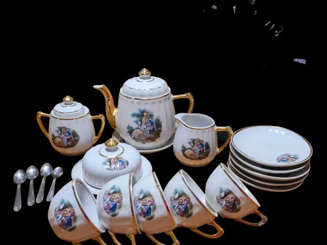 Jogo de Chá Antigo Porcelana com Detalhes Dourados