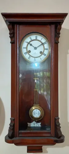 Antigo e Refinado Relógio de Parede Junghans. Ano aproximado: 1880.