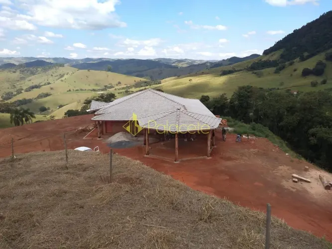 Chácara à venda 3 Quartos, 10 Vagas, 27000M², Zona Rural, Cambuí - MG