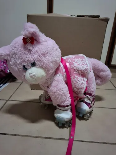 Pelucia Criamigos Gato Com roupas Tenis Patins e Acessorios