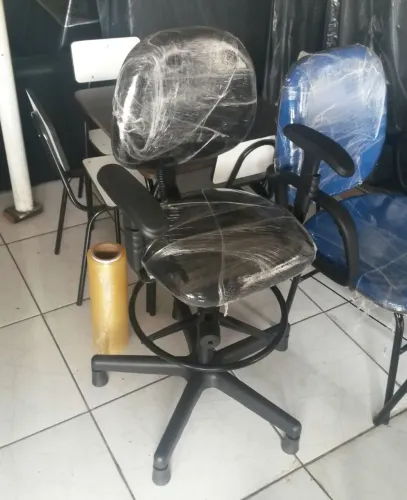 Cadeira Caixa Preta para supermercado ou antedimento 