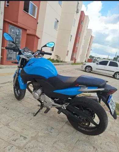 CB 300 2012 EMPLACADA 