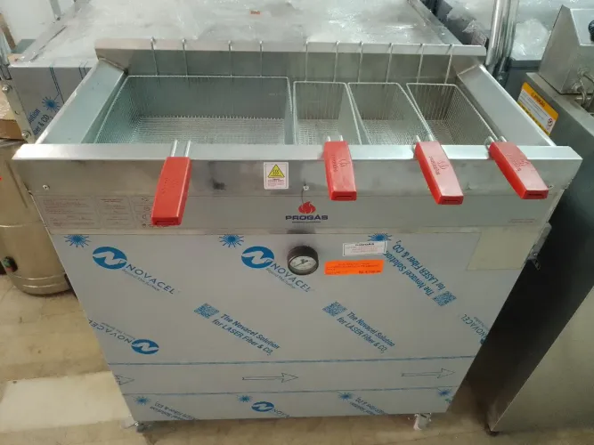 Fritadeira industrial 4 cubas - PROGAS -NOVA