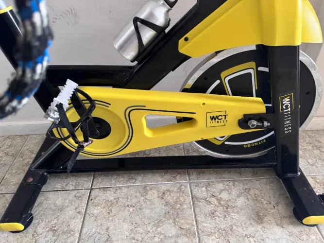 Bicicleta ergométrica WCT Fitness de 8kg 