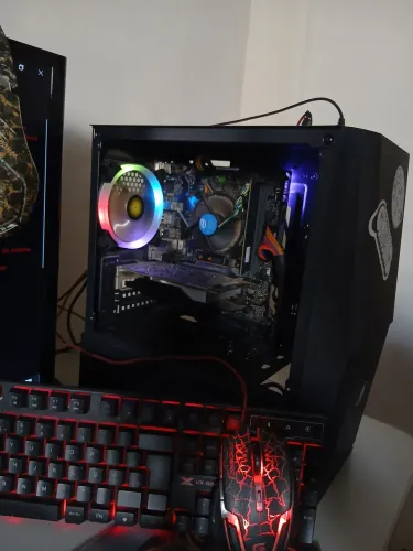 Computador Gamer + Teclado e Mouse.