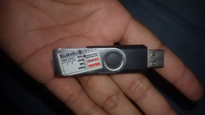 Pen drive 64 GB lotado de jogos do PS2
