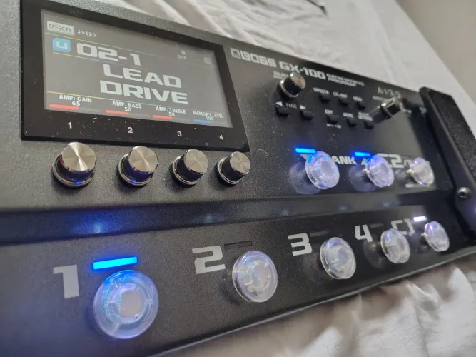 BOSS GX-100 | Pedaleira multiefeitos para guitarra e baixo<br> (84)