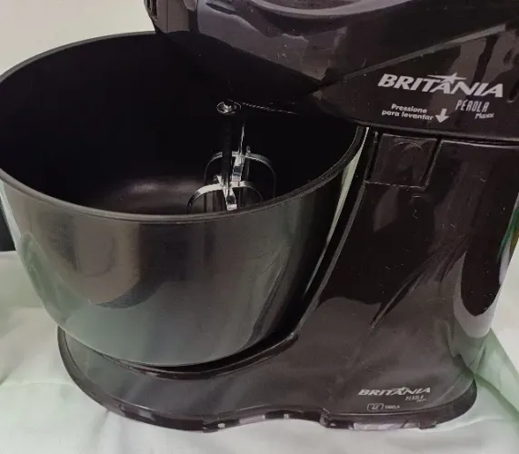 Batedeira Britânia Pérola Maxx, 4 Litros, Preta 110 Volts