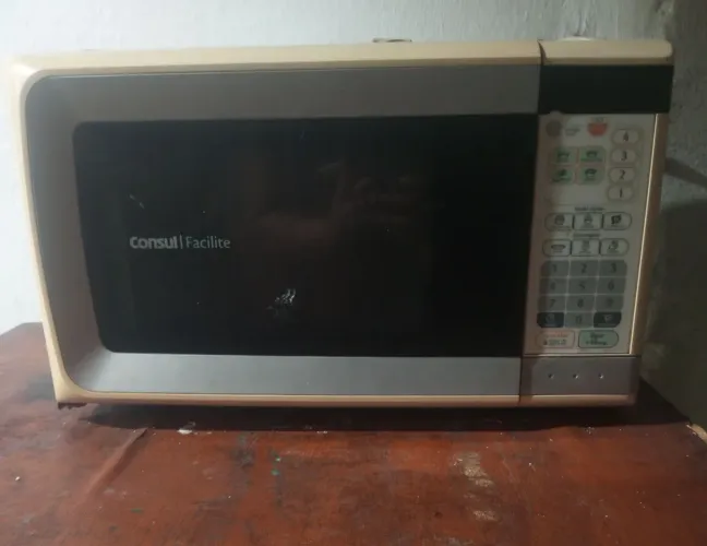 Microondas semi-Novo pra botar preço
