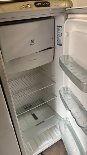Geladeira maresia em boas condições