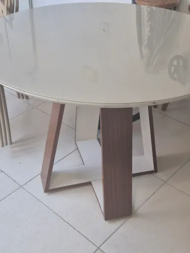 Mesa redonda mdf e vidro offwhite branco bege, 1.10