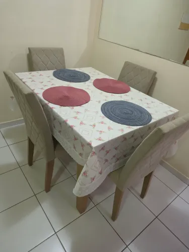 Mesa com cadeiras