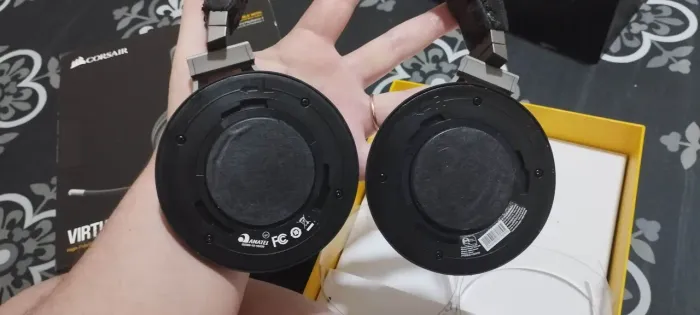 Fone headset Corsair Virtuoso sem as espumas auriculares 