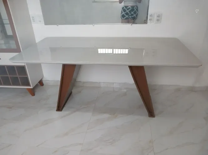 Mesa laqueada para 6 cadeiras 