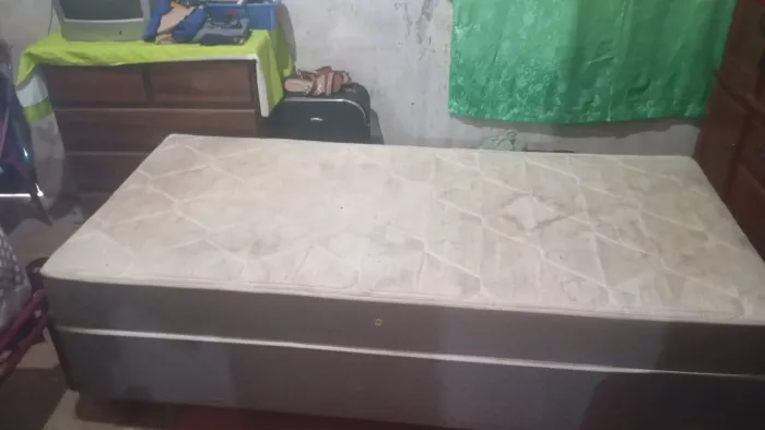 Vendo cama box de solteiro 200$