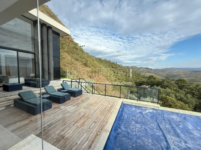 Casa de Alto Padrão com 5 Quartos - 584m² - Mirante da Mata, Nova Lima
