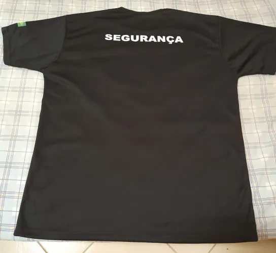 Camiseta de segurança privada.