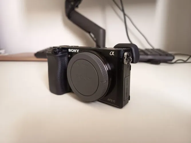 Sony A6000 Impecável (Apenas 4614 cliques)
