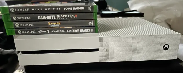Console Xbox One S + 4 jogos