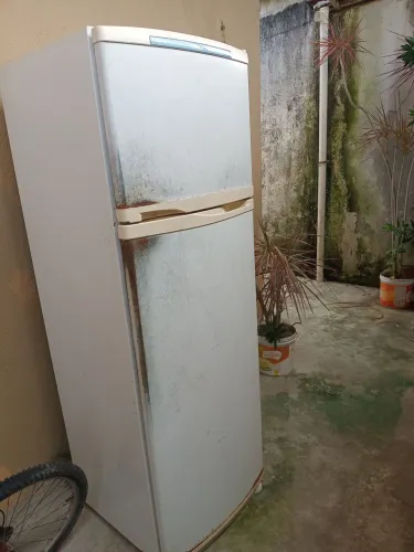 Geladeira para retirada de peças