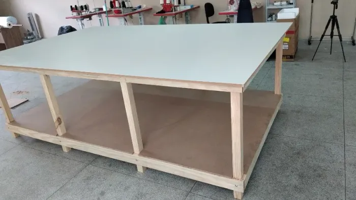 Mesa 1,80 x 2,50 corte, dobra, enfesto , embalagem