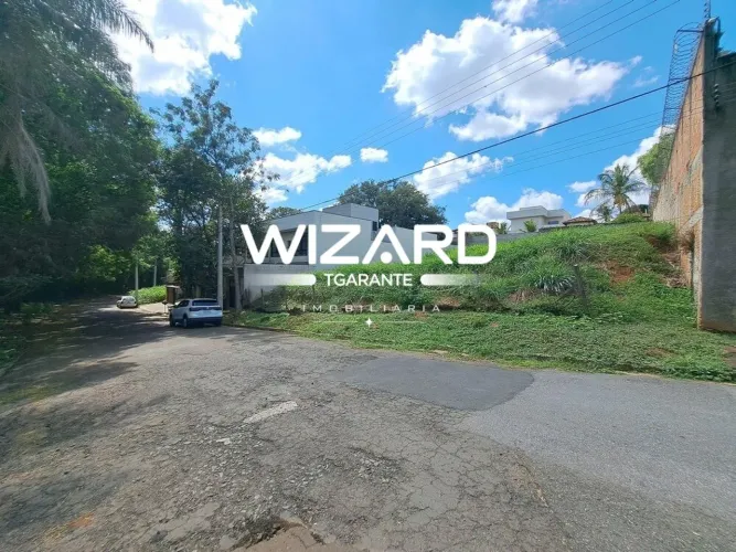 Terreno residencial à venda com 923 m² no Bairro das Palmeiras, já com projeto aprovado.