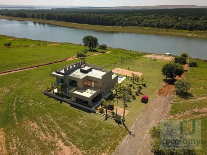Linda casa na represa de Avare - SP