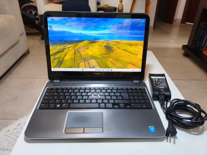Notebook Dell Intel i7, 8GB RAM, SSD 240GB+1TB HD, AMD R9 M200X, Tela 15,6 Touch