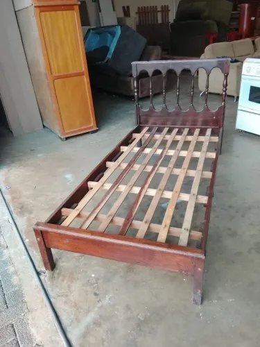 Cama solteiro madeira maciça USADA, ENTREGA dentro de Uberlândia MG,