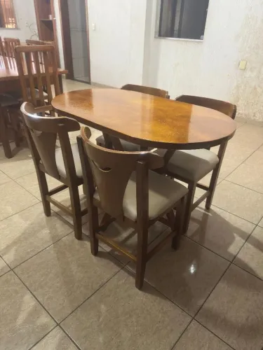 Mesa oval 1,20x70 com 4 cadeiras encosto anatômico acento estofado 