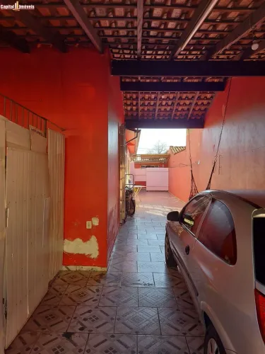 Casa com 5 Kitnets, sendo 1 com Quarto, WC., Sala, Cozinha e A.S., e 4 Kitnets com Quarto,