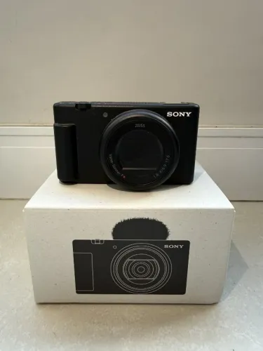 Câmera Sony ZV-1 II ZV-1M2 Preta 4K Vlog Lente 18-50mm com Caixa