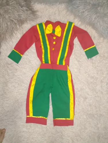 Fantasia Patata e Astronauta: cada uma 50,00. Veste de 2 a 6 anos aproximadamente