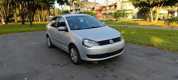 Volkswagen Polo Sedan 1.6 MI Total Flex 8V 4P 2014