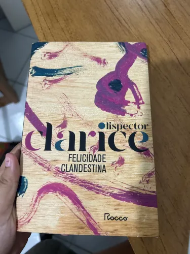 Livro "Felicidade Clandestina", de Clarice Lispector.