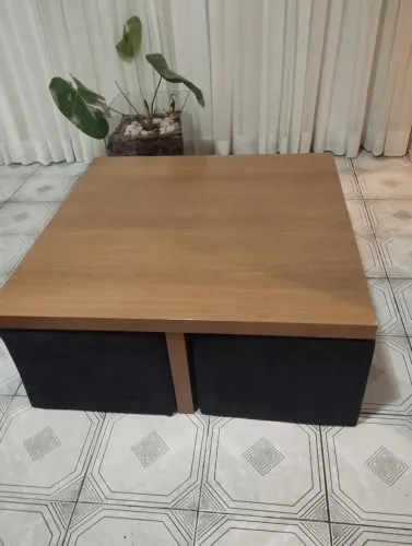 Mesa de centro com banquetas